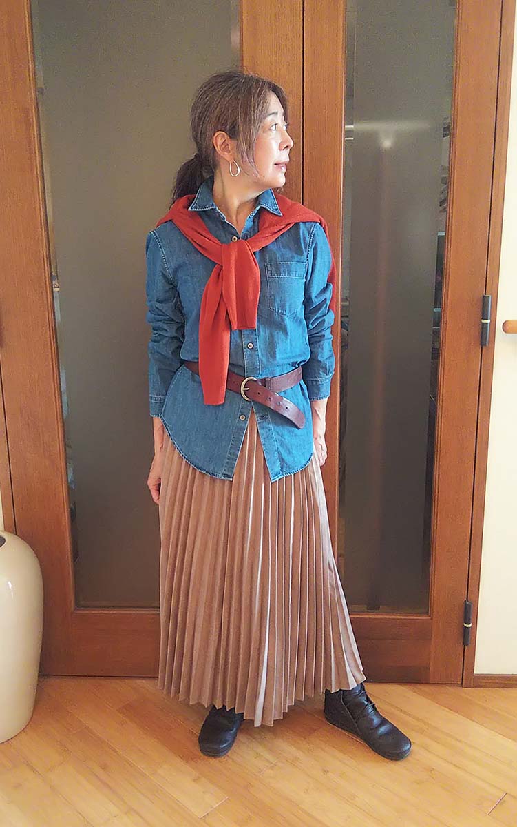 テラコッタのカーディガン