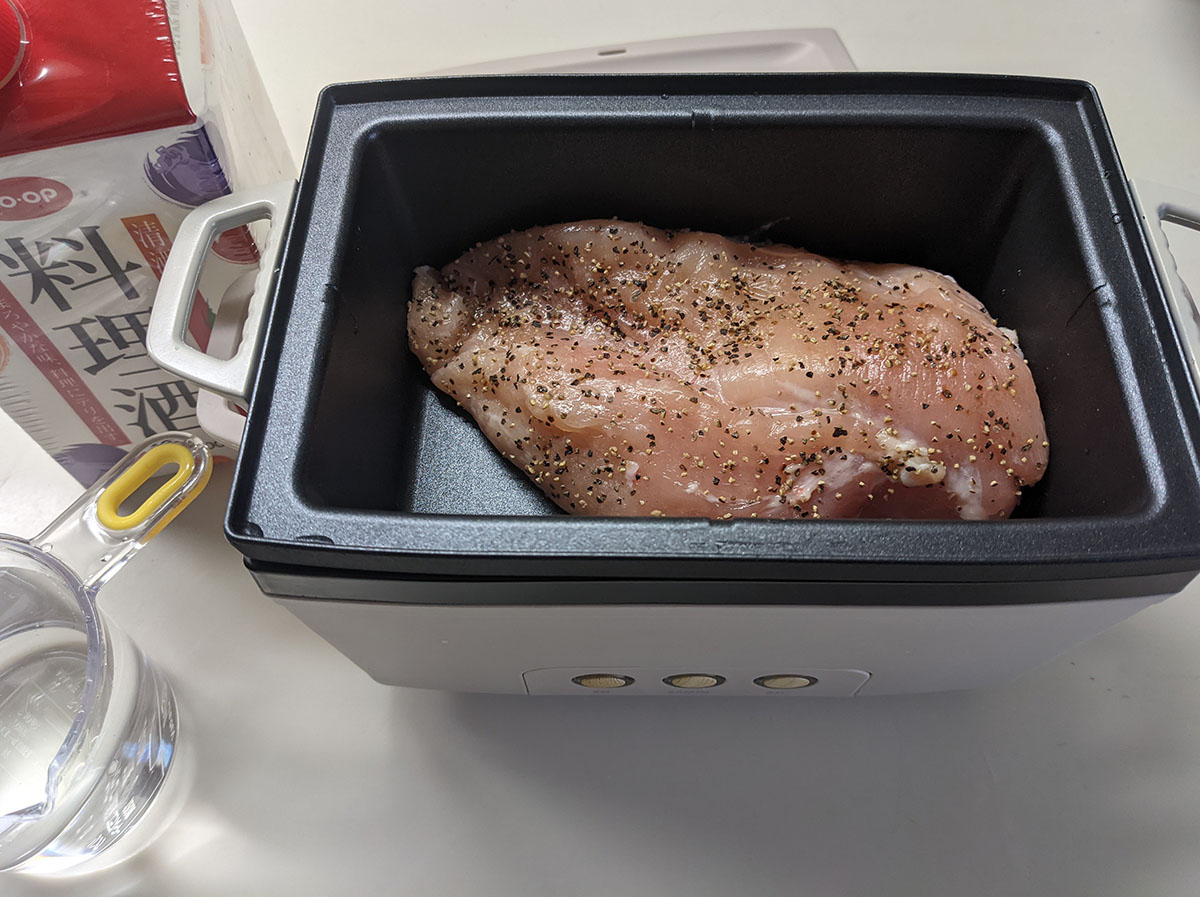 サラダチキンメーカーに鶏むね肉をセット