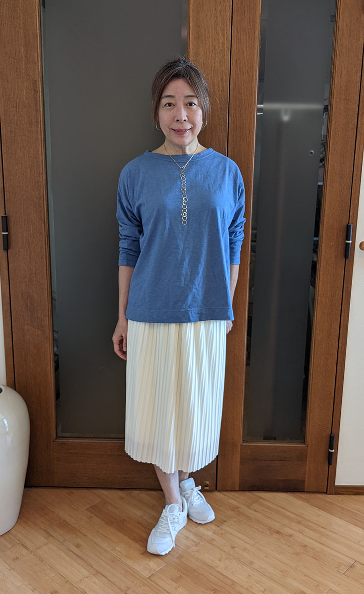 カットソーとプリーツスカート