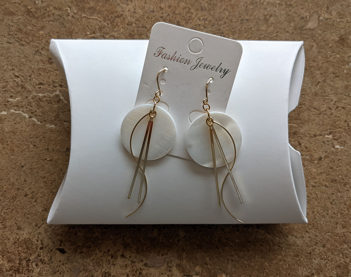 シェルプレートピアス