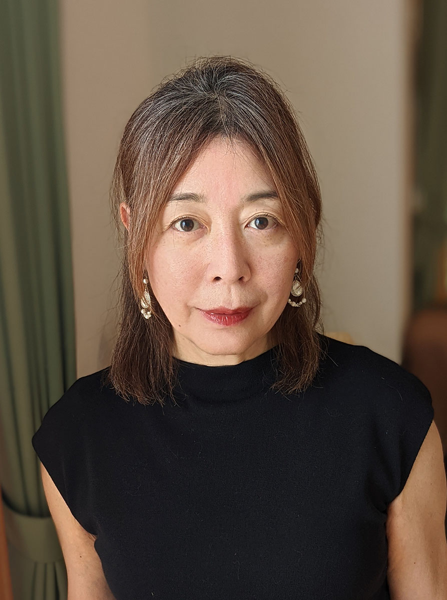 髪留めでまとめるヘアスタイル