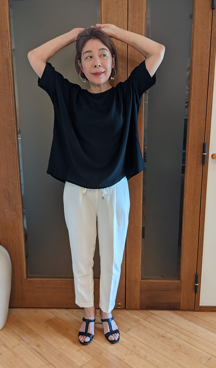 手を上げたところ