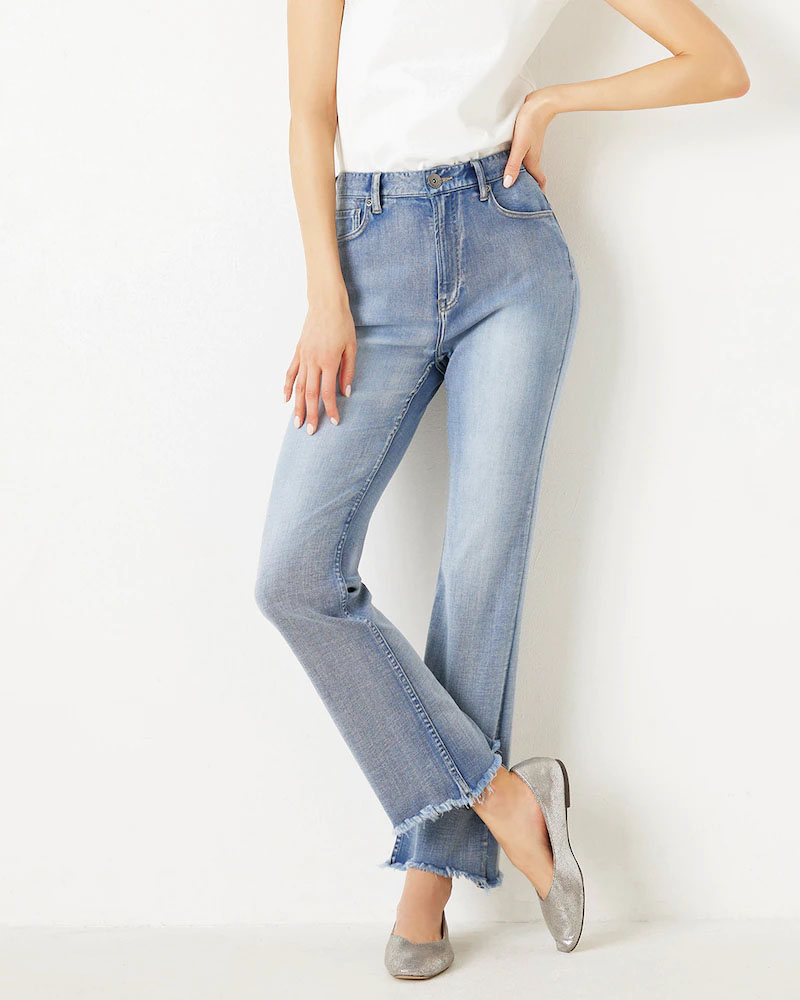 甘撚りクールデニム・フレアカットオフ(ライトインディゴ)