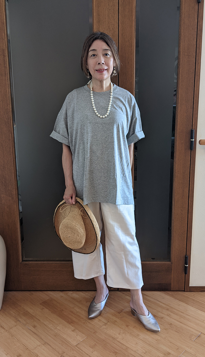 甘撚りカラーデニム・クロップドワイドとのコーデ