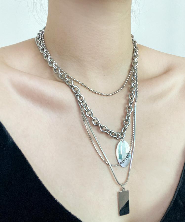 チタン製4連メタルプレートネックレス