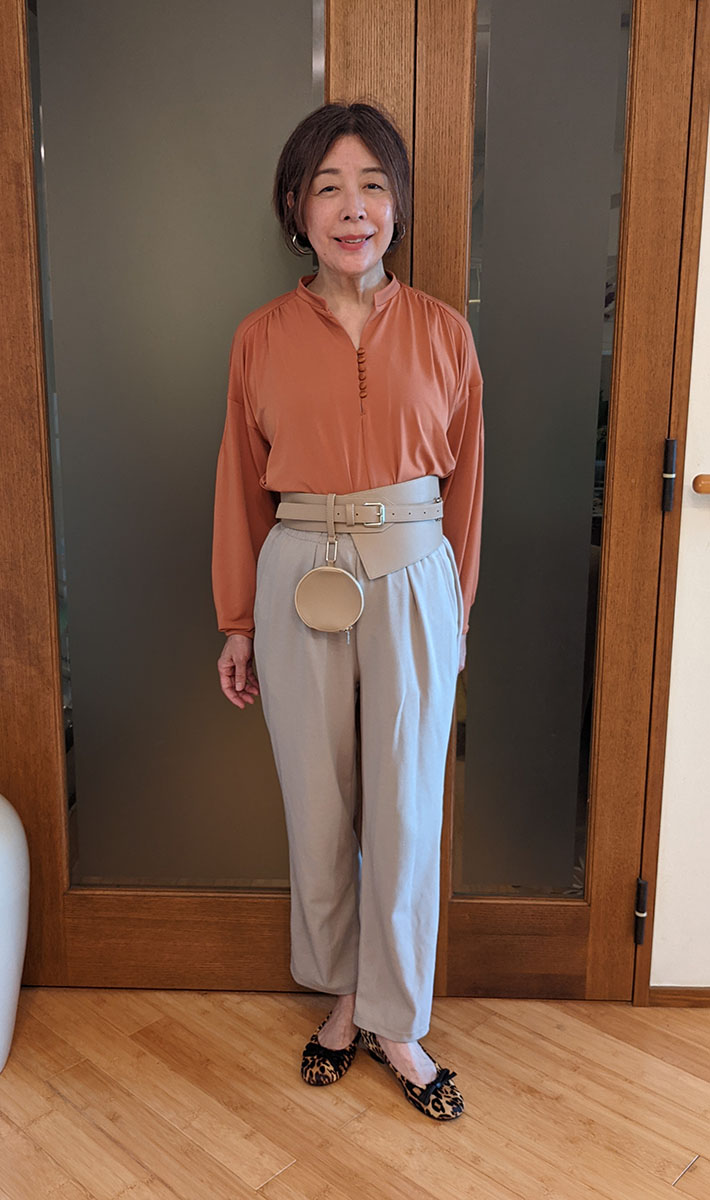 ウエストが一瞬で細見え！？ドローストリングのパンツをスタイリッシュ