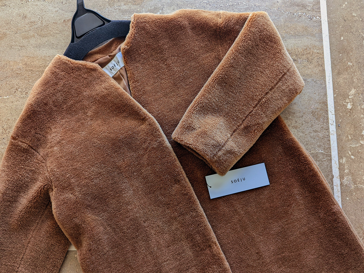 さらっと羽織れば上質ウール100%の暖かさ！ノーカラーボアコートで