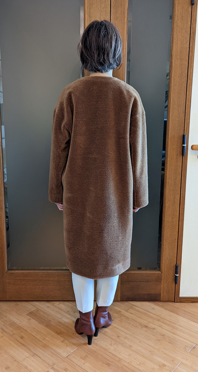 さらっと羽織れば上質ウール100%の暖かさ！ノーカラーボアコートで