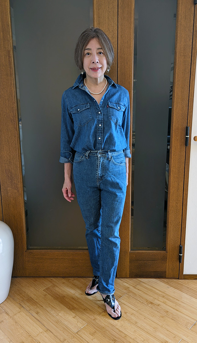 一生着られるインディゴブルーのデニムシャツ｜歳を取るほど「こなれ感