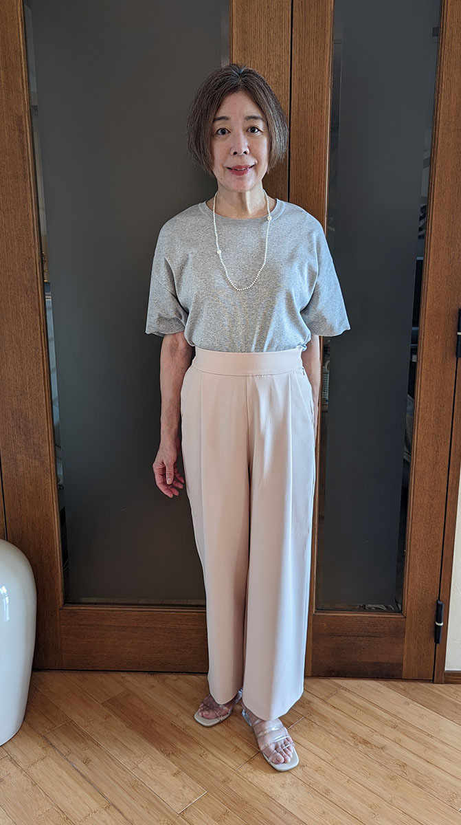 タックワイドパンツとのコーデ