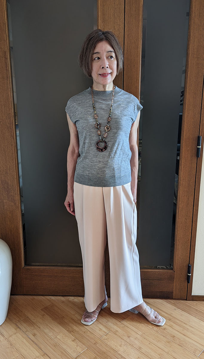 ノースリーブニットとのコーデ