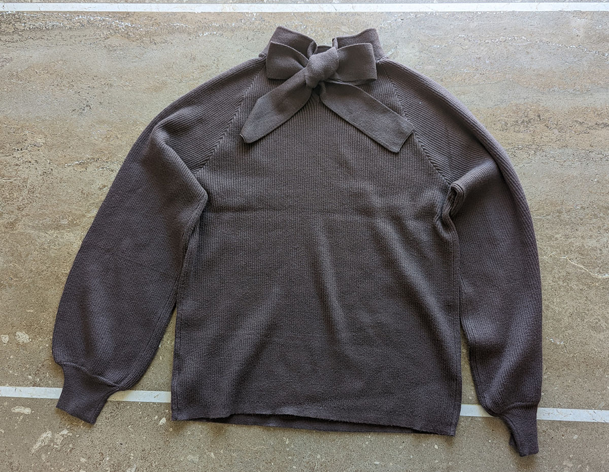 バックリボンリブニット　後ろ