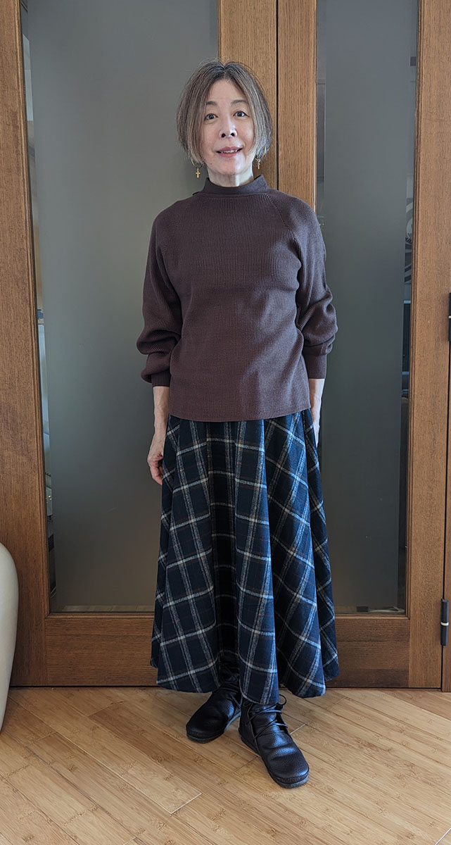 バックリボンリブニットのコーデ