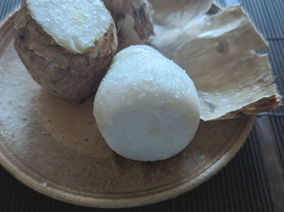 里芋の食べ比べをしました|甘くてねっとり、皮が一瞬で剥ける新潟県五泉市の純白さといもが勝ち! - 歳を隠すのをやめました