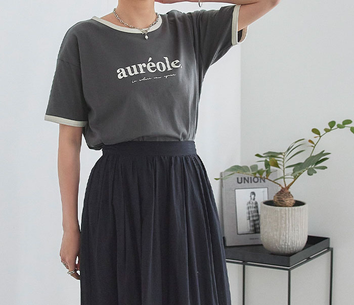 エレガントに着こなすロゴTシャツコーデ｜ワイドパンツが似合う