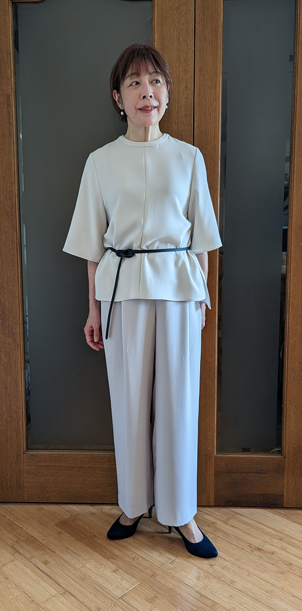 レギンスコーデ全盛から進化したチュニック丈ブラウス｜スタイリッシュ