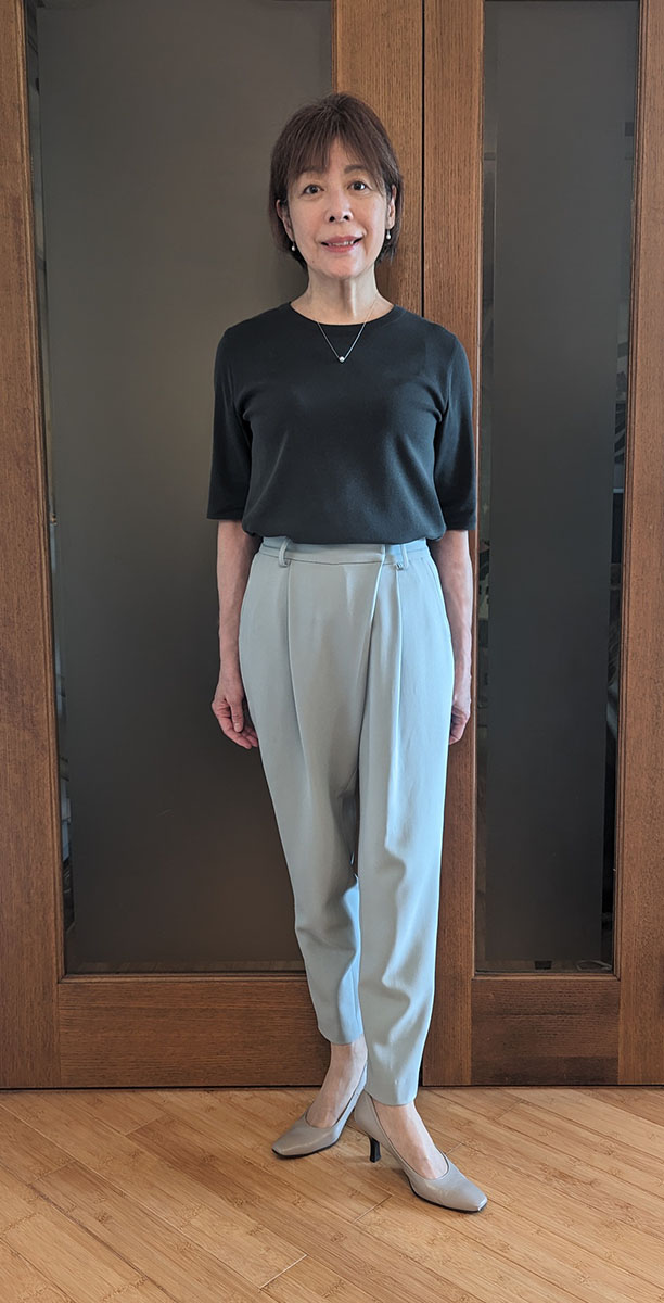 5分袖ニットソーとタックパンツ