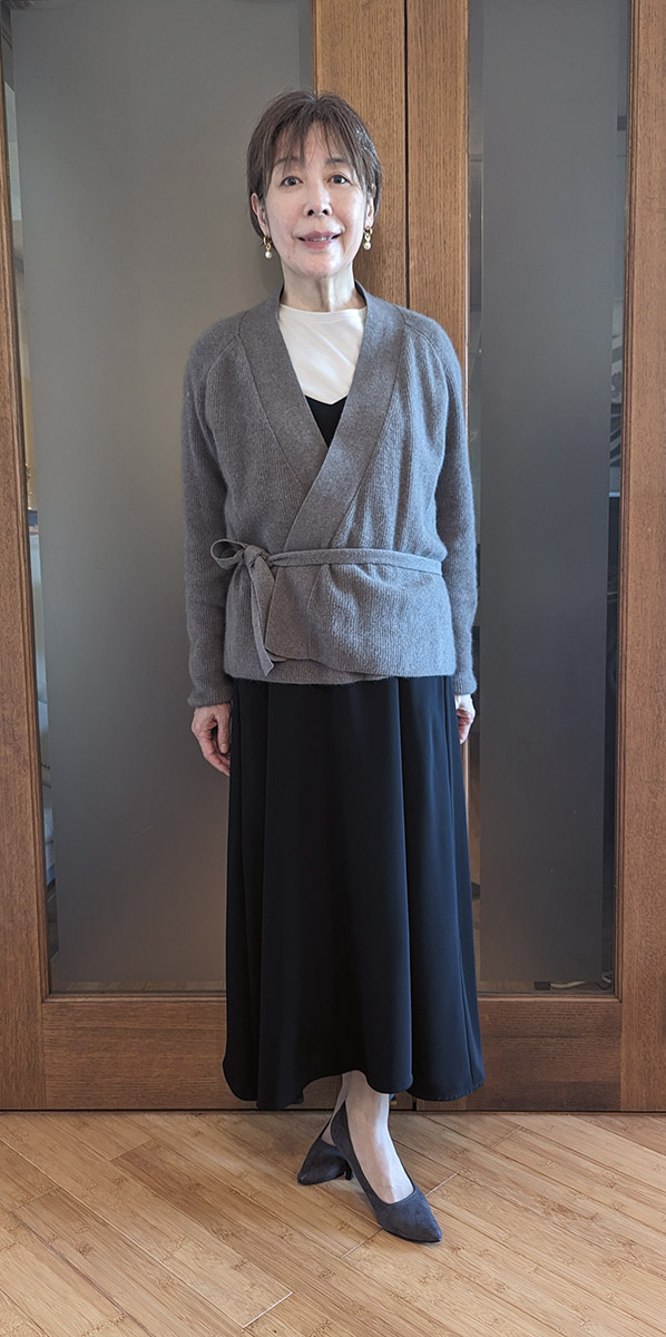 サテンキャミソールワンピースとのコーデ