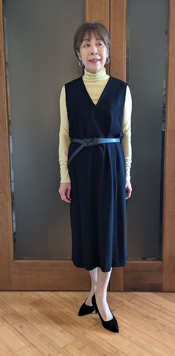 上品で凛とした佇まいのジャンパースカート｜忙しい朝でも簡単に決まる