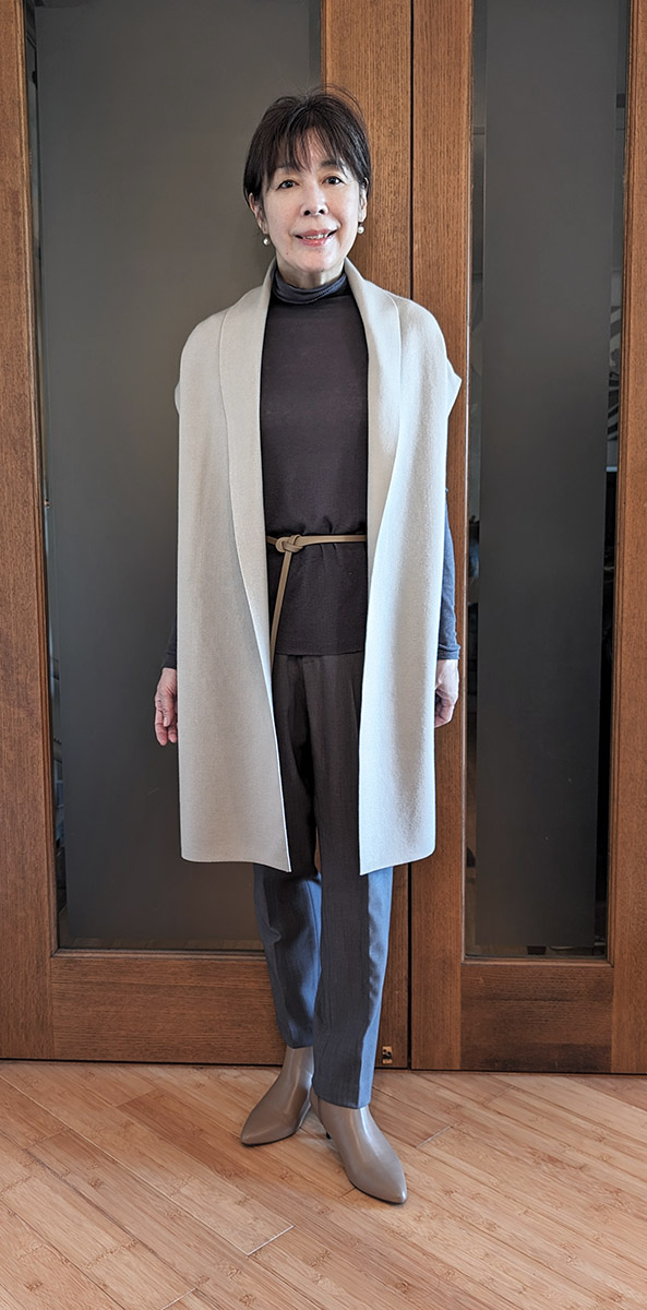 カシミヤ混タートルネックニットソーとのコーデ