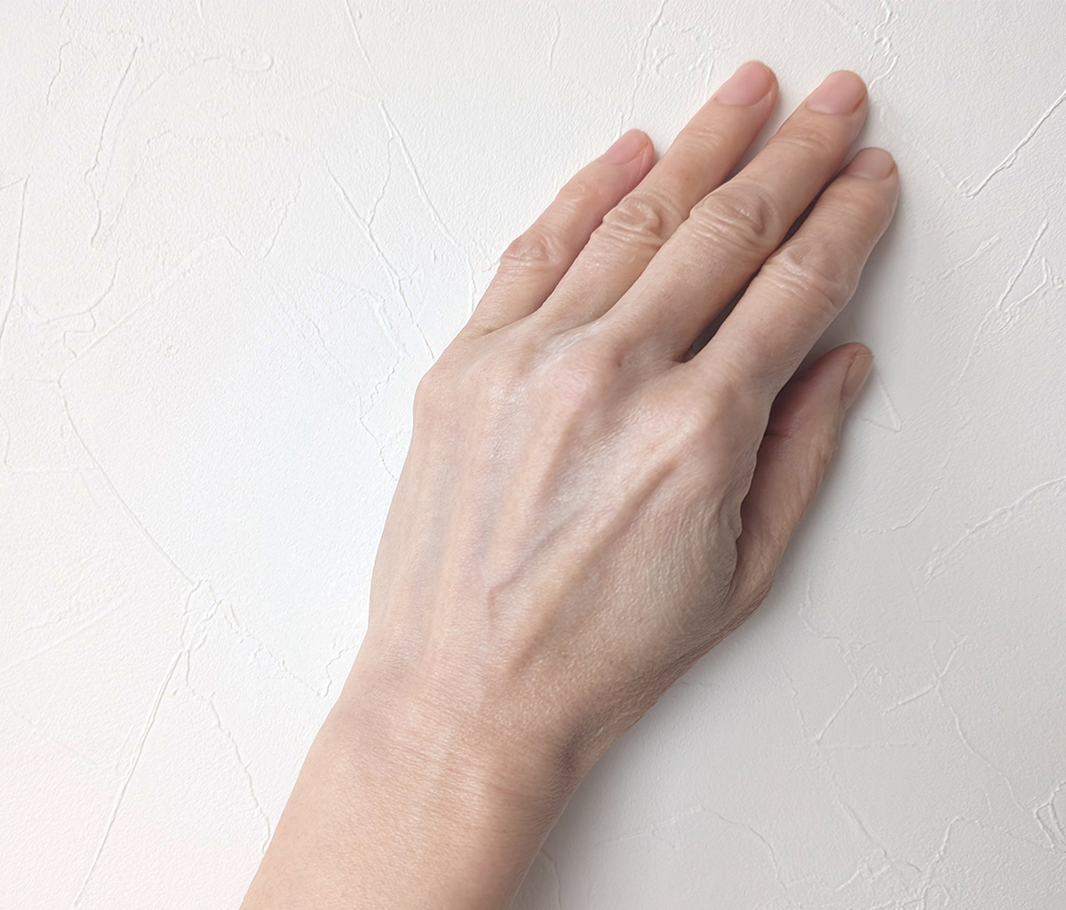 ケアして1時間が過ぎた手の甲