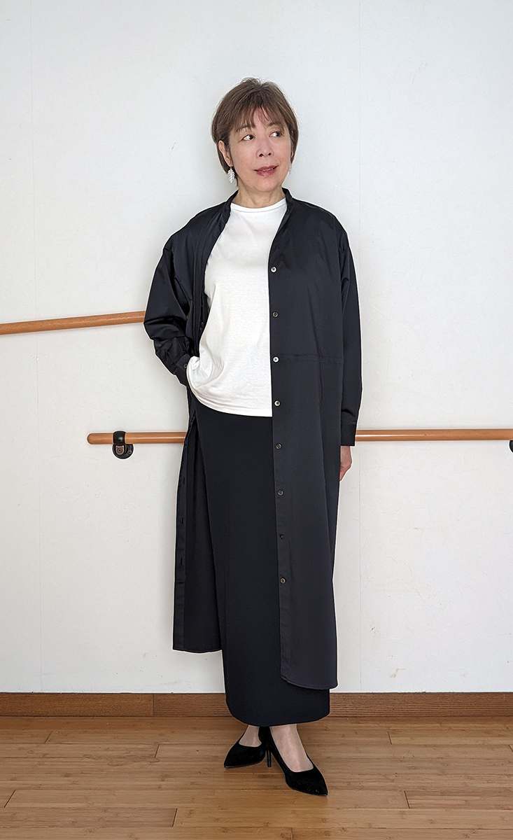 リモンタコートワンピースを羽織ったところ