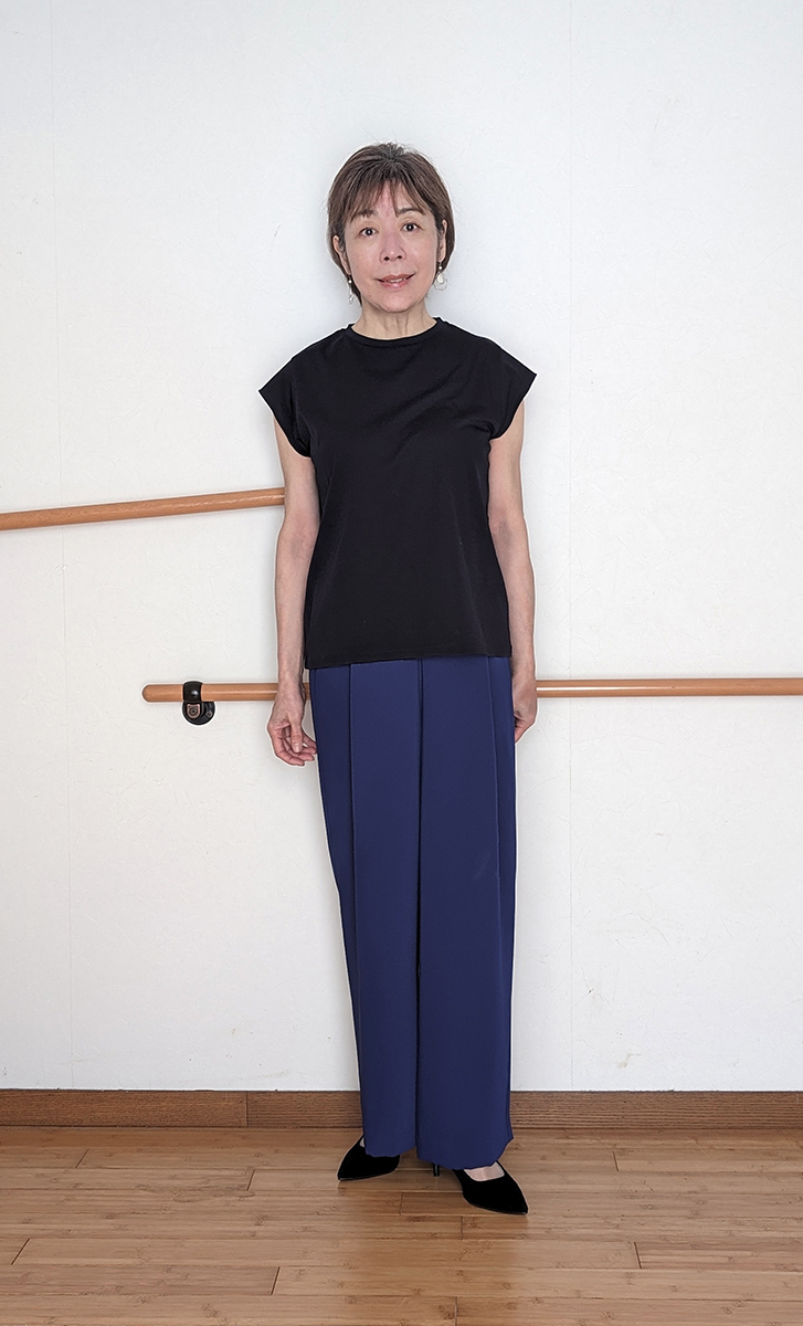 サイドタックワイドパンツとのコーデ