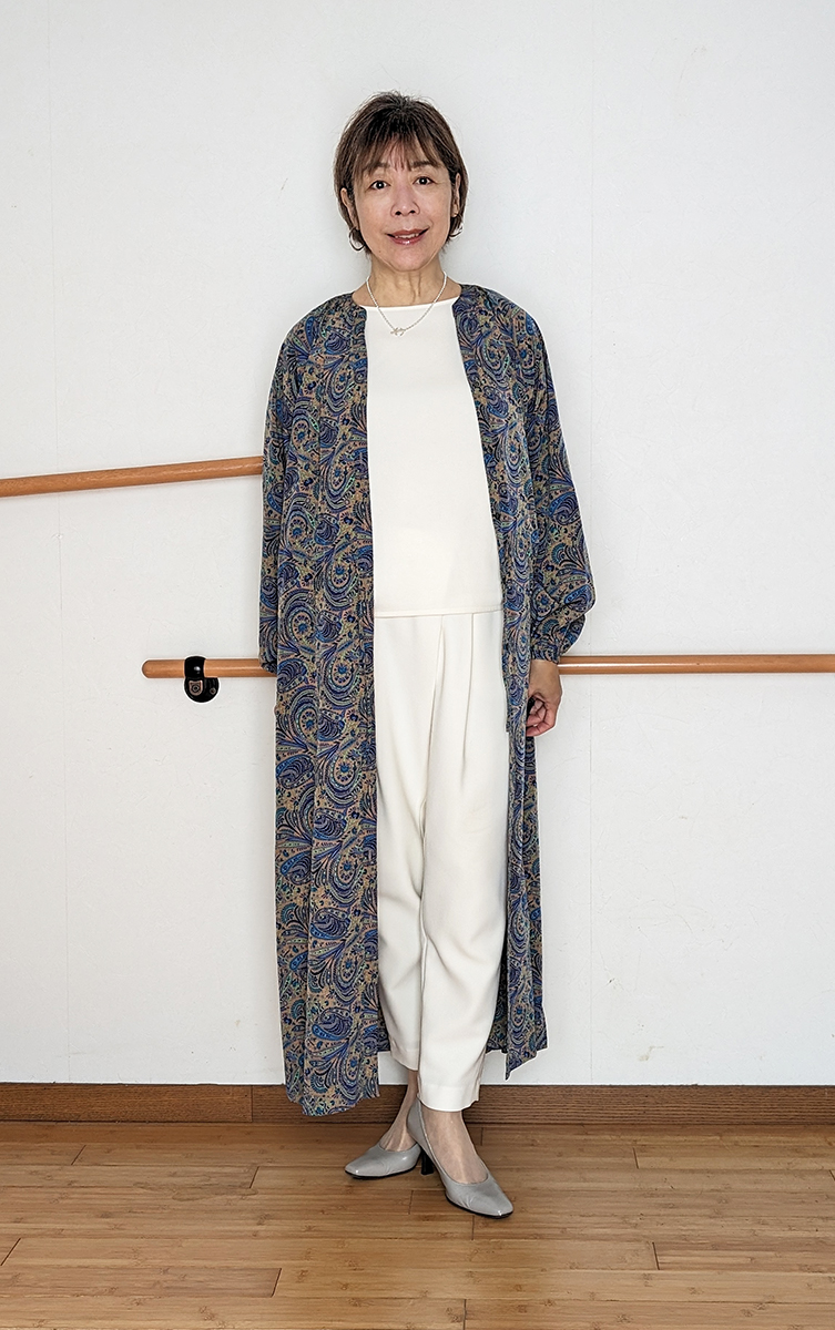 ホワイトのセットアップに羽織ったところ