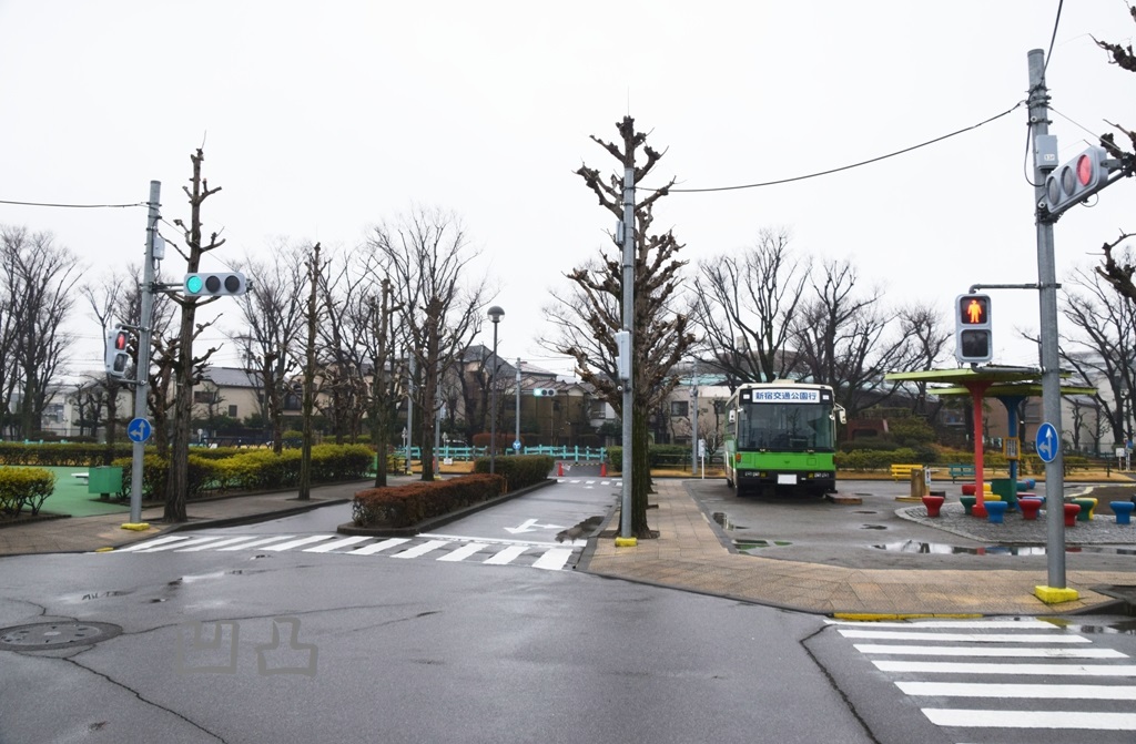 葛飾区新宿交通公園の展示物 - 凹凸プラ陳列館