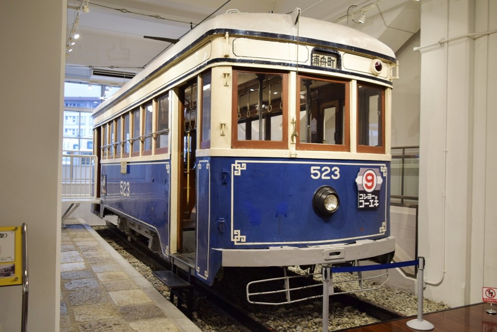 横浜市電保存館の展示車両 - 凹凸プラ陳列館