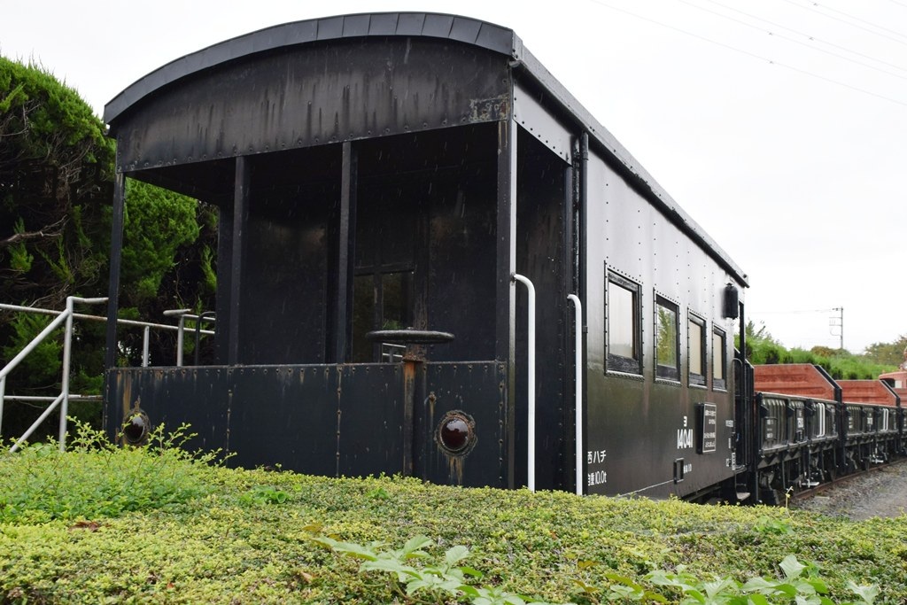 韮崎中央公園の展示車両 - 凹凸プラ陳列館