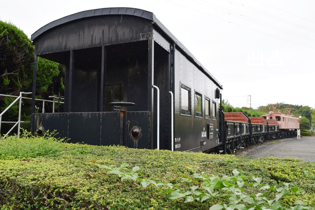 韮崎中央公園の展示車両 - 凹凸プラ陳列館