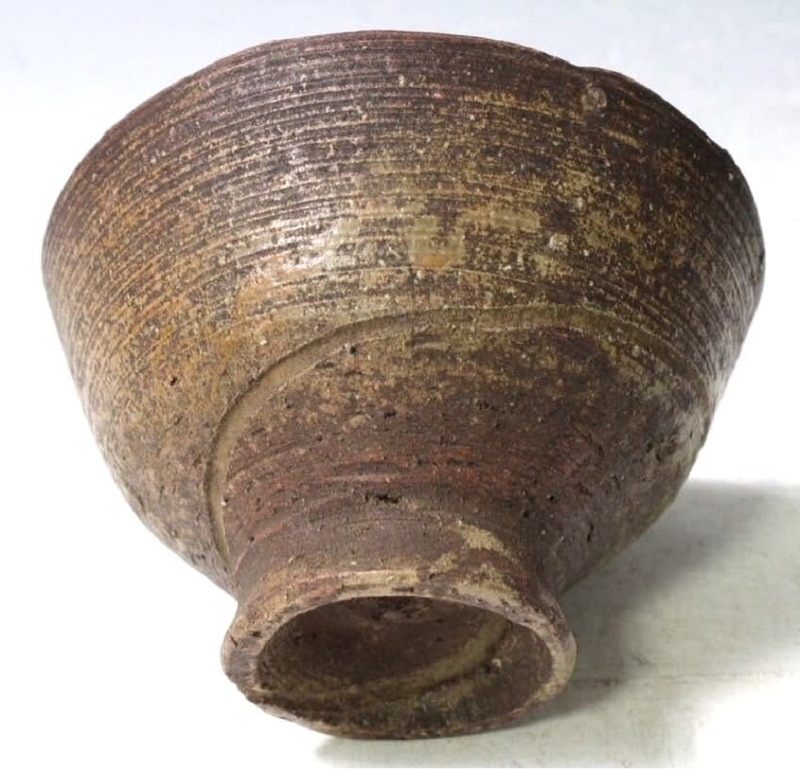 普段使いの茶碗 釘彫伊羅保茶碗 - 夜噺骨董談義