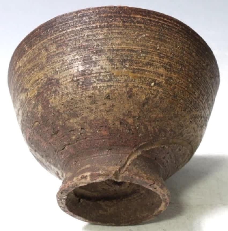 普段使いの茶碗 釘彫伊羅保茶碗 - 夜噺骨董談義
