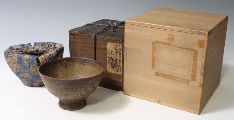 普段使いの茶碗 釘彫伊羅保茶碗 - 夜噺骨董談義