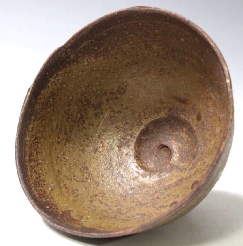 普段使いの茶碗 釘彫伊羅保茶碗 - 夜噺骨董談義