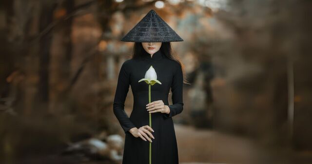 白と黒の女性