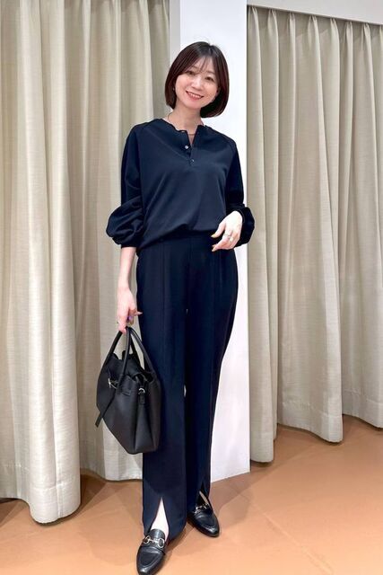 ネイビーのコーディネート女性
