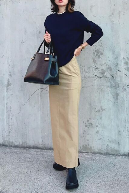 シンプルコーデの女性