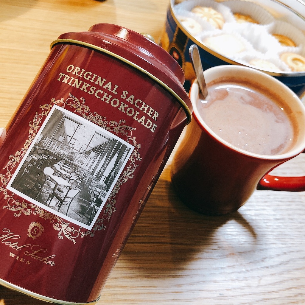 ホテル・ザッハー ホットチョコレート - chocologue