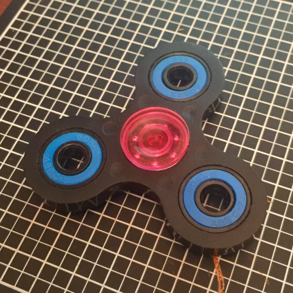 市場 ハンドスピナー おもちゃ 指遊び ストレス解消 羽根 羽 大人 高速回転 かっこいい Handspinner バランス 送料無料 Wing