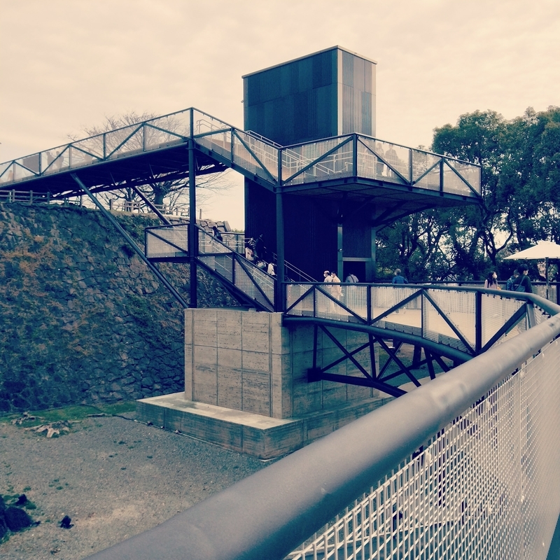 kumamoto-castle 熊本城の復旧工事の様子を見学するための見学通路