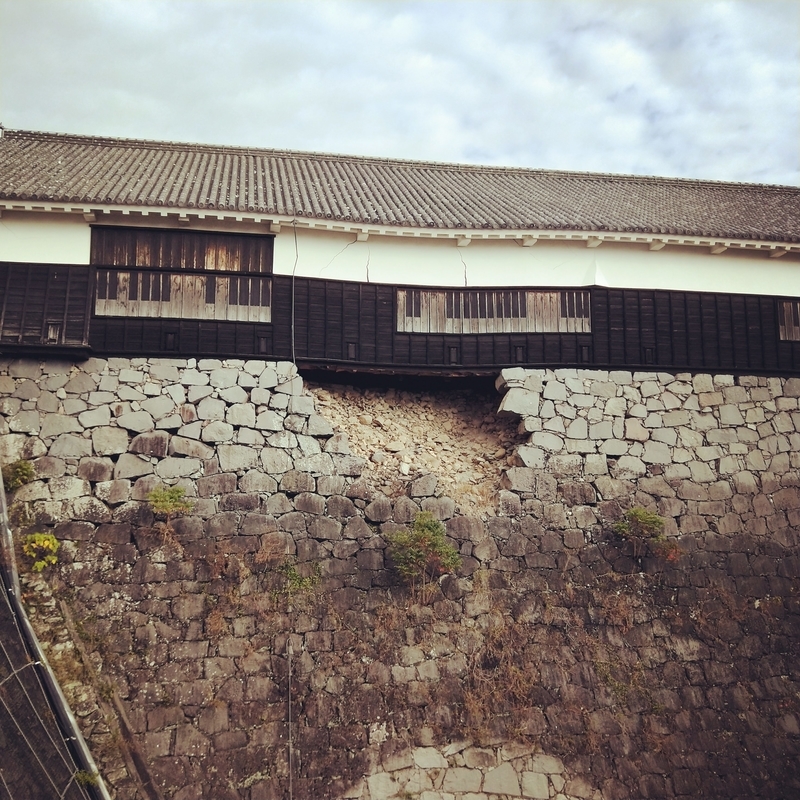 kumamoto-castle 熊本城の崩壊する石垣