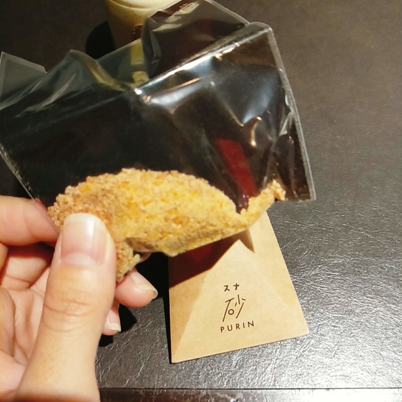 鳥取砂丘の近くにあるTotto PURINという砂プリンを販売しているお店の砂カラメル