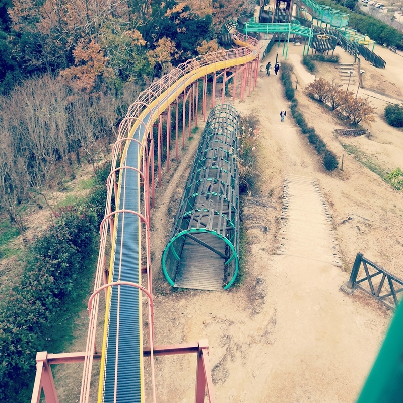 フードハンターパークのある道の駅四季の郷公園の滑り台