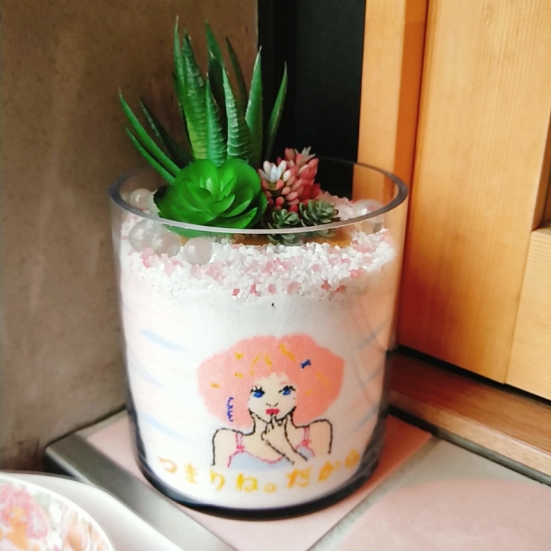 「つまりね。だから」という名前の高級食パン店の店先にかざってあったサンドアート