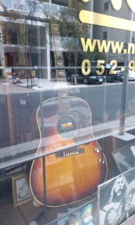 f:id:outsider-records:20111117004549j:image:left f:id:outsider-records:20111117004549j:image:left