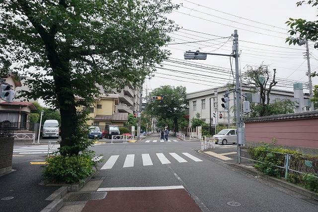 05 21 碑文谷散歩 03 サレジオ教会 碑さくら通り 田向公園 高射砲陣地跡 狐塚古墳 東京地方裁判所民事執行センター 区立コーポ清水町 Ovanの社会科見学