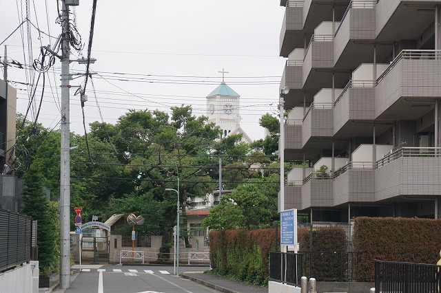 05 21 碑文谷散歩 03 サレジオ教会 碑さくら通り 田向公園 高射砲陣地跡 狐塚古墳 東京地方裁判所民事執行センター 区立コーポ清水町 Ovanの社会科見学