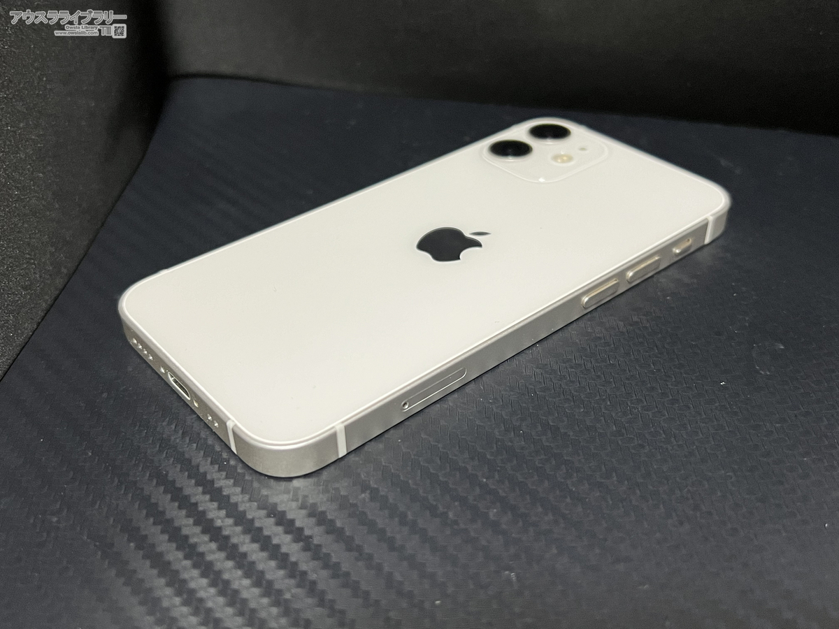 Apple Storeで購入しました。 長期間使用してたので汚れは多少あります